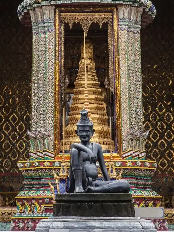 Estátua do Médico Eremita honra medicina tradicional