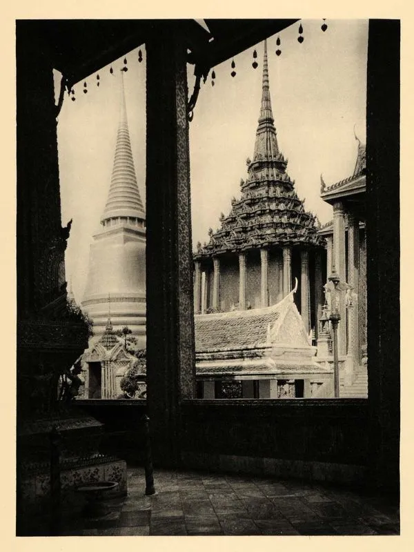 Mesmo em fotos antigas Wat Pho mantém a majestade