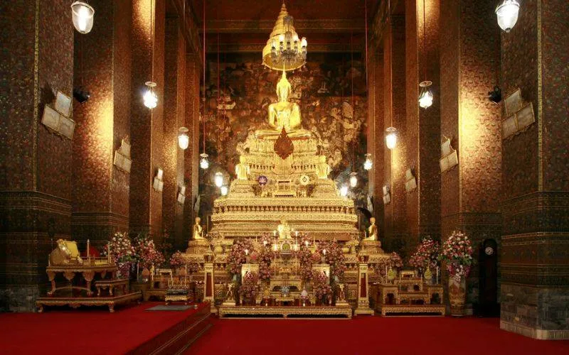 Phra Ubosot sagrado é palco de rituais religiosos