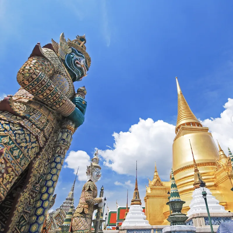 Wat Phra Kaew: telhados sagrados em camadas