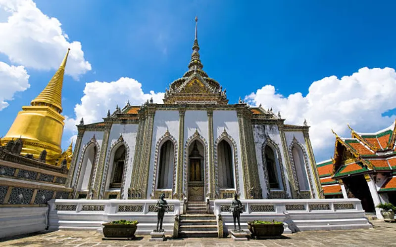 Phra Sawetkudakhan Wihan Yot é salão cerimonial real