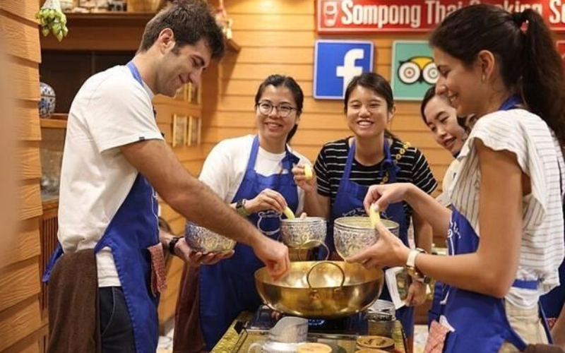 Aprenda a cozinhar deliciosos pratos tailandeses participando de uma aula de culinária de meio período ou dia inteiro