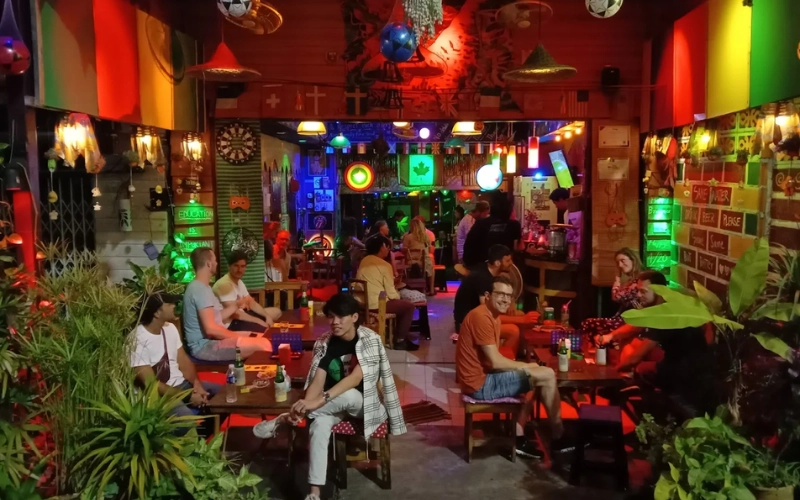 Bares em Krabi servem noites leves e casuais