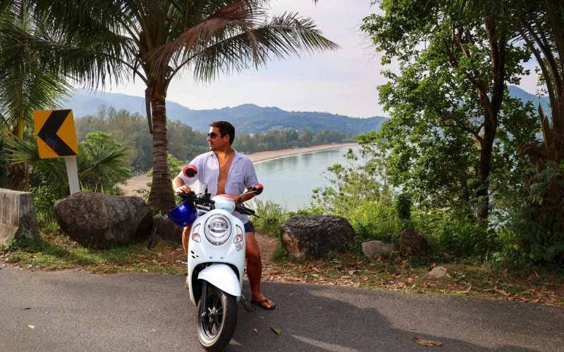 Explore Krabi alugando moto no seu ritmo