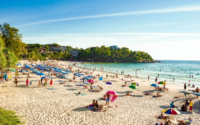 Kata Beach oferece refúgio calmo para famílias