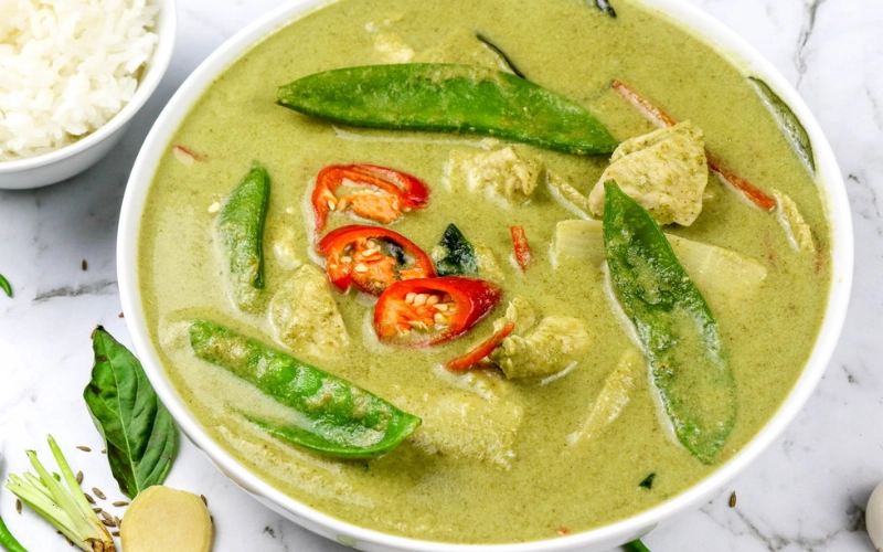 Prove o sabor marcante do curry verde tailandês