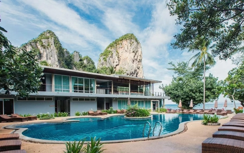 Sand Sea Resort encanta entre falésias