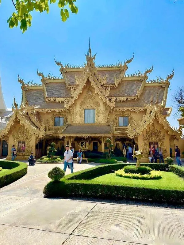 Dourado é o corpo; branco, a mente