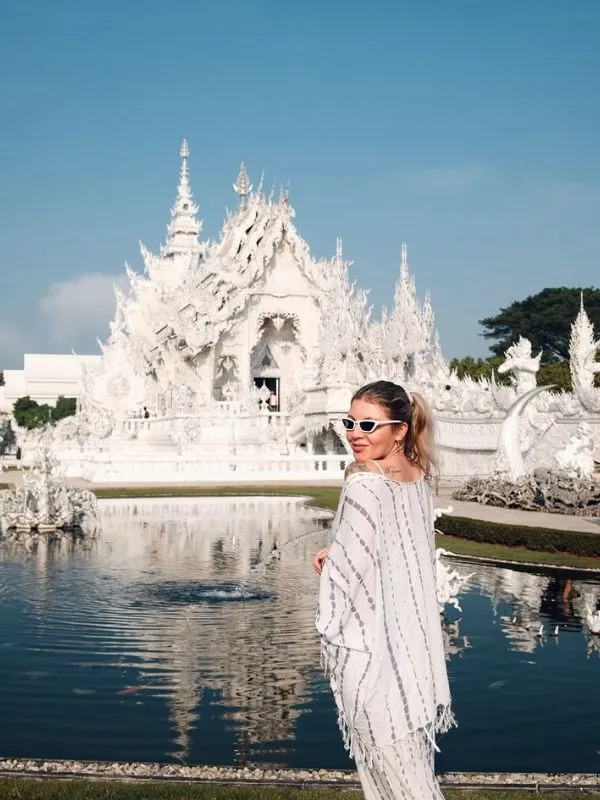 Encante-se com a beleza etérea do Templo Branco