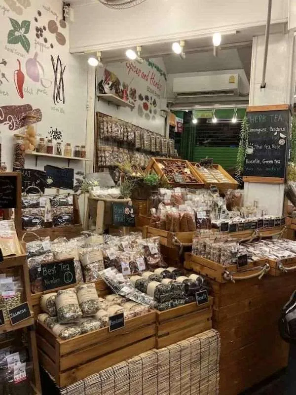 O Mercado Chatuchak oferece produtos à base de ervas e produtos para cuidados com a saúde