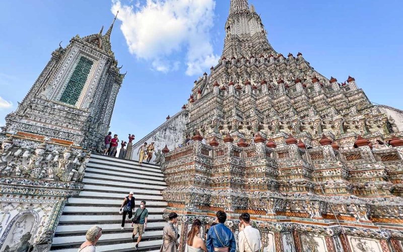 Cada canto do Wat Arun revela arte única