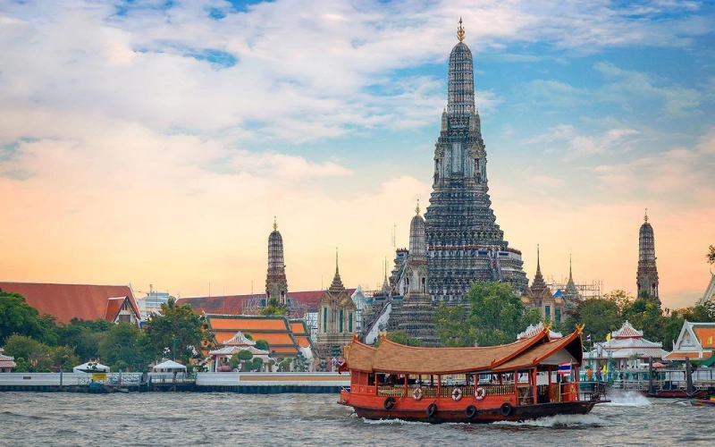 Deslize pelo rio e veja o encanto de Bangkok