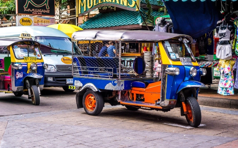 Explore Wat Arun com tuk-tuk local