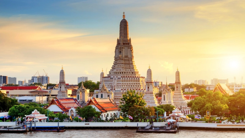 Cada canto do Wat Arun revela arte única