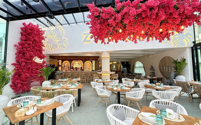 Zuri Restaurant oferece jantar com vista do mar