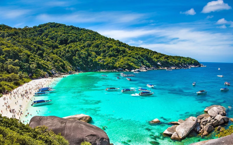 Mergulhe nas águas cristalinas das Ilhas Similan, perto de Phuket