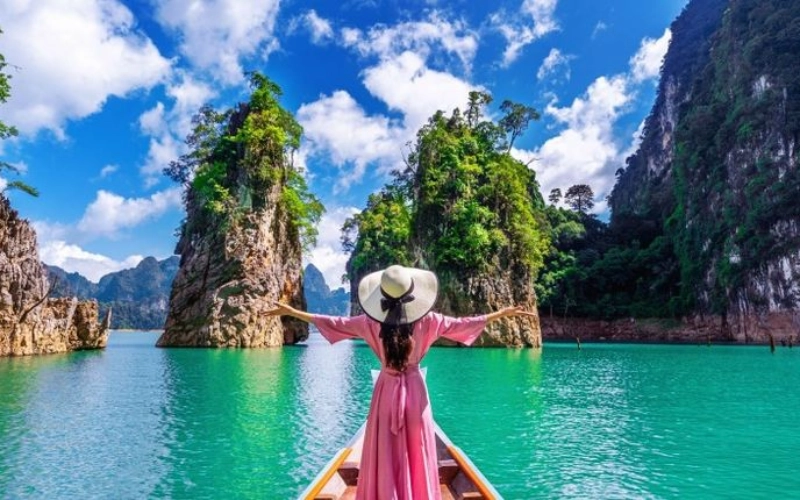 As temperaturas durante o dia variam de 20 a 30 °C, muito mais agradáveis do que nos meses mais quentes