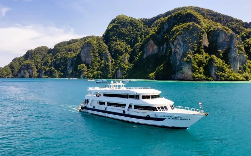 Balsas ligam ilhas deslumbrantes da Tailândia