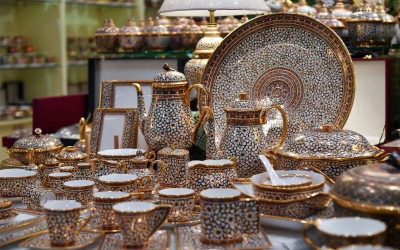 Cerâmicas artesanais elegantes são ideais para levar um pedacinho da Tailândia para casa