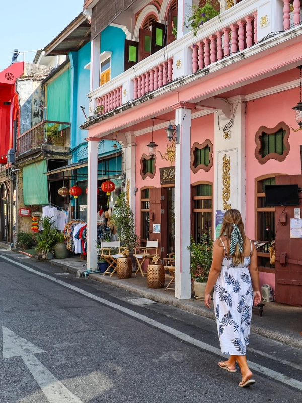 Cidade Antiga de Phuket traz cultura vibrante