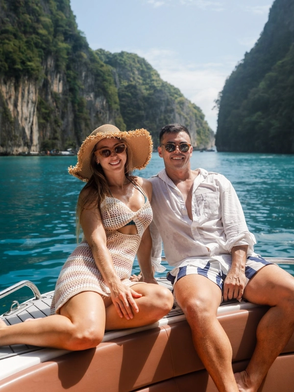 Explore Ilhas Phi Phi com águas turquesa claras