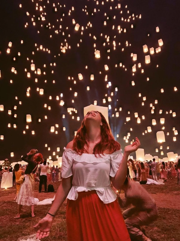 Grandes festivais como Loy Krathong ocorrem nessa época