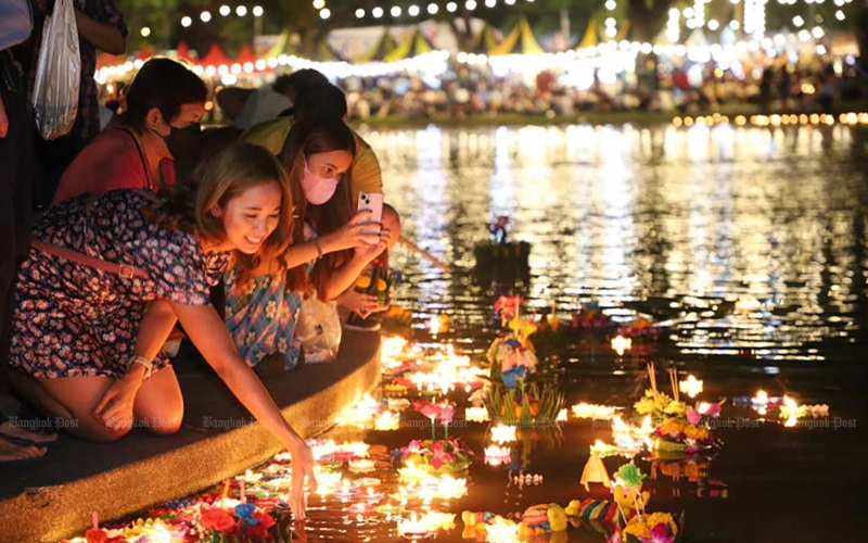 Loy Krathong ocorre na lua cheia de novembro