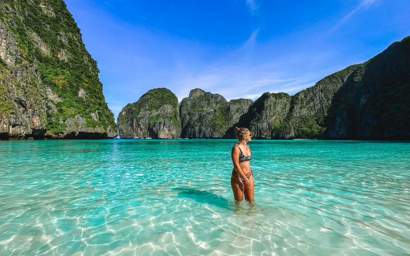 Maya Bay encanta com águas e cenário de cinema