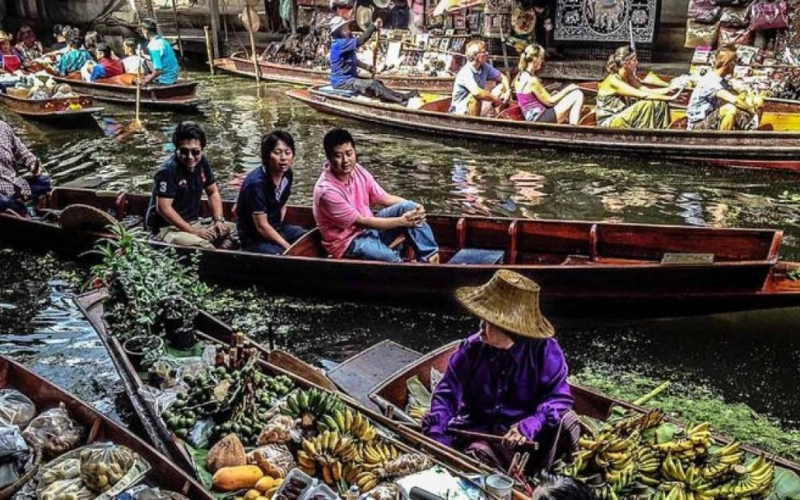 Mercado Flutuante de Damnoen Saduak: barcos viram lojas vibrantes — experiência cultural única