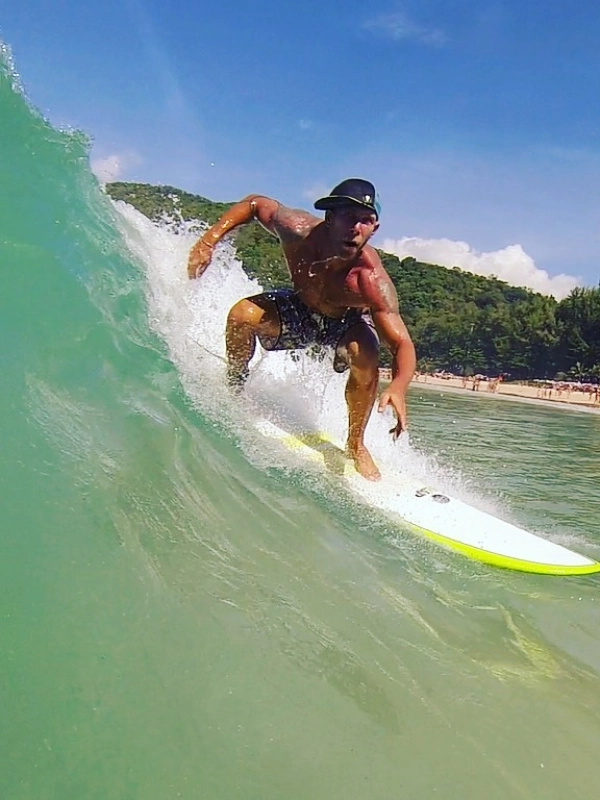 Nai Harn Beach é ideal para praticar surfe