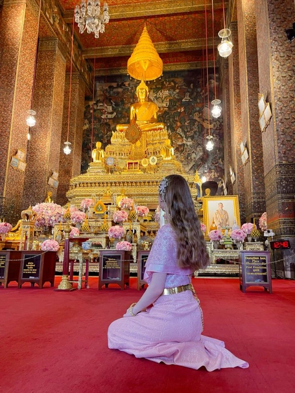 Não aponte os pés para estátuas de Buda