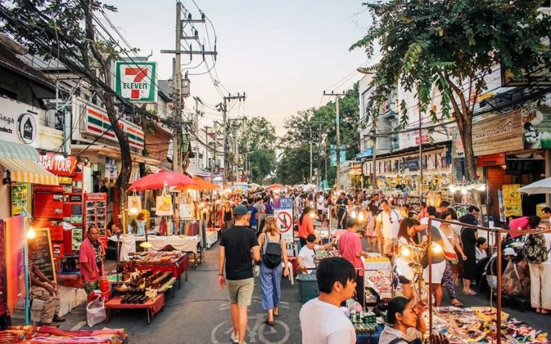 Os mercados de Chiang Mai oferecem um clima mais cultural, tradicional e tranquilo