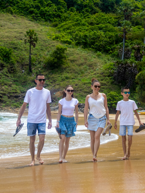 patong-beach-acolhe-familias-com-clima-tropical