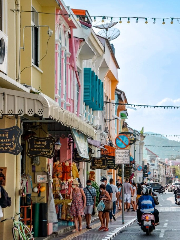 Phuket possui infraestrutura ampla e serviços variados