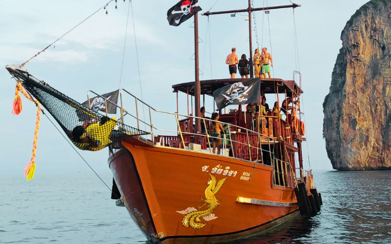 Pirate Ship Tour traz diversão social e criativa