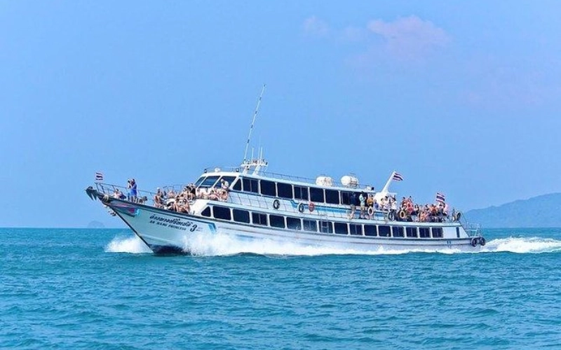 Railay Beach só acessível por barco