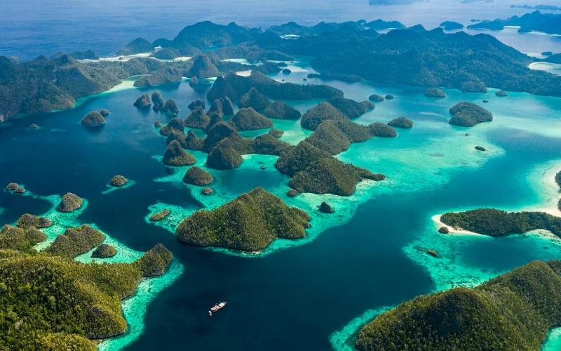 Raja Ampat é um dos melhores destinos de mergulho, com recifes intocados e vida marinha abundante