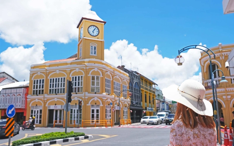 Torre sino-portuguesa encanta perto da Thalang