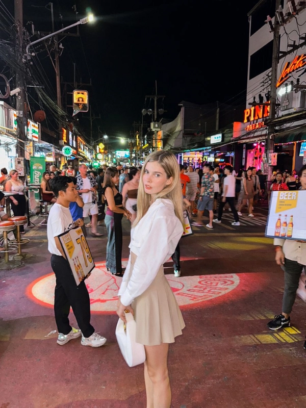 Viva a noite vibrante da Bangla Road com bares