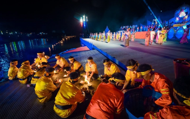 Vivencie Loy Krathong na encantadora Tak