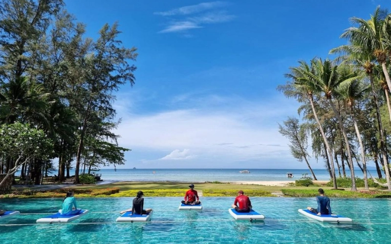Dusit Thani Krabi Resort cinco estrelas com mar e piscinas