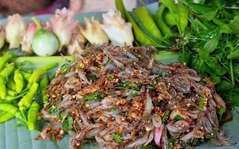 Experimente camarões vivos com molho picante