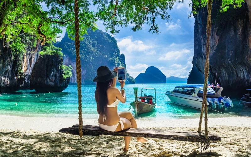 Faixa de areia é ótima para sol e banho