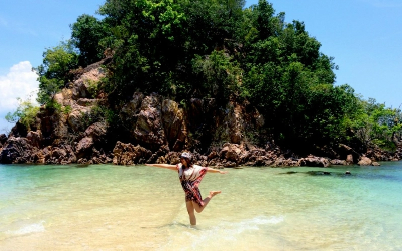 Mar e penhascos criam cenário ideal para fotos