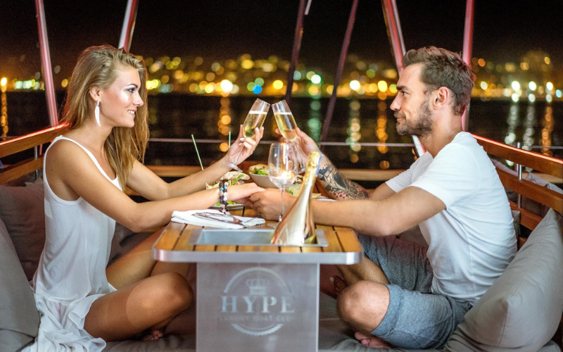 Navegue e sinta a brisa do Mar de Andaman