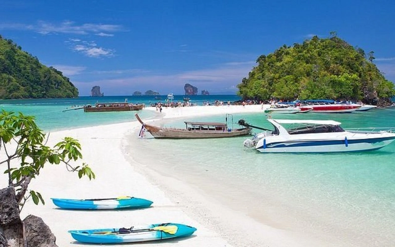 Nopparat Thara tem sombra mar raso e clima familiar