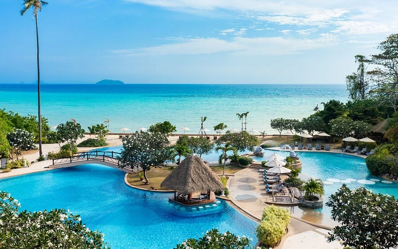 Phi Phi também tem resorts tropicais de luxo