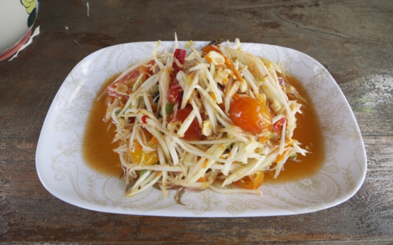Salada de mamão com ostra fermentada