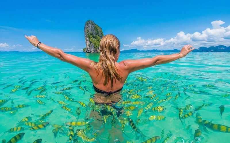 Siga dicas essenciais para nadar e curtir atividades