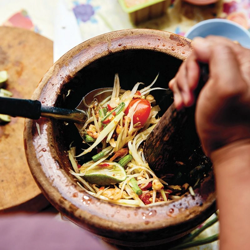 Som Tum é salada picante de mamão verde